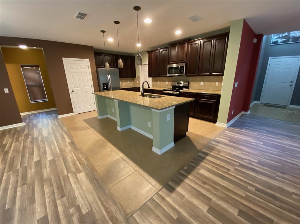 Foto del edificio - 814 Cadiz Loop