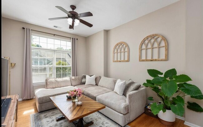 Foto del edificio - 2812 Packford Ln