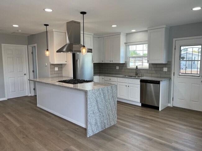 Building Photo - Brand New Single Family Charmer in Old Tow...