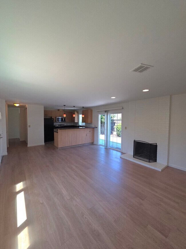 Foto del edificio - Fantastic 3 Bedroom, 2 Bath home in Santa Clara with upgrades galore!