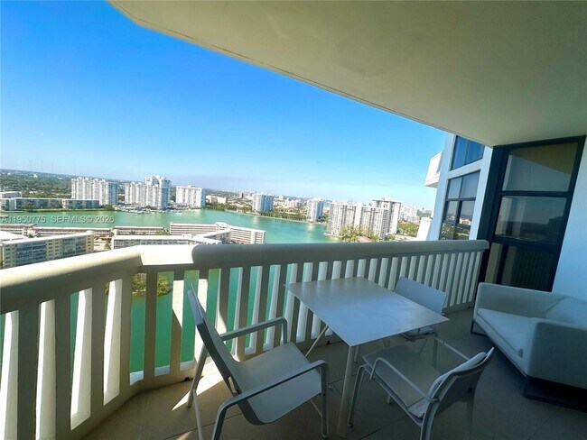 Foto del edificio - 1000 W Island Blvd