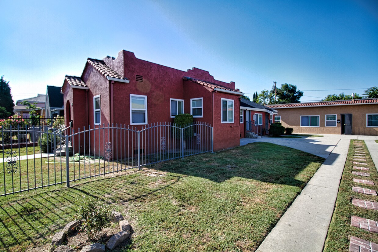 Primary Photo - 3518 Sanborn Ave