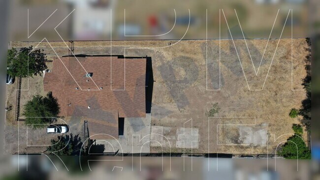 Foto del edificio - 241 Joseph Rd