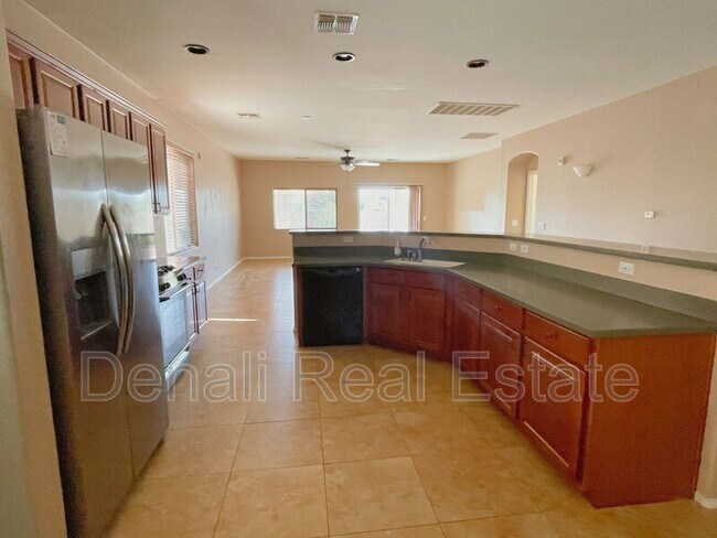 Building Photo - 11786 W Fordson Dr
