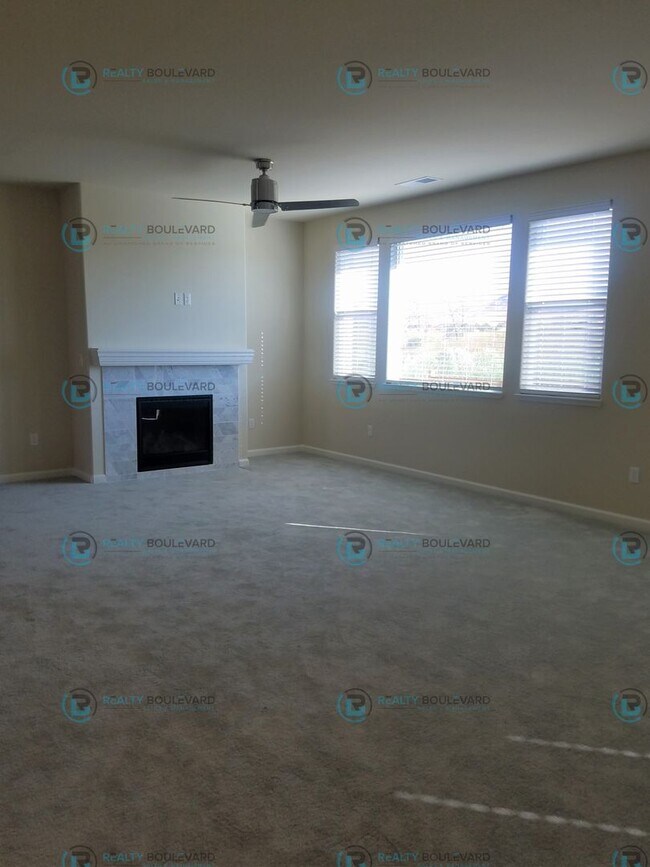 Building Photo - Located in Spanish Springs!