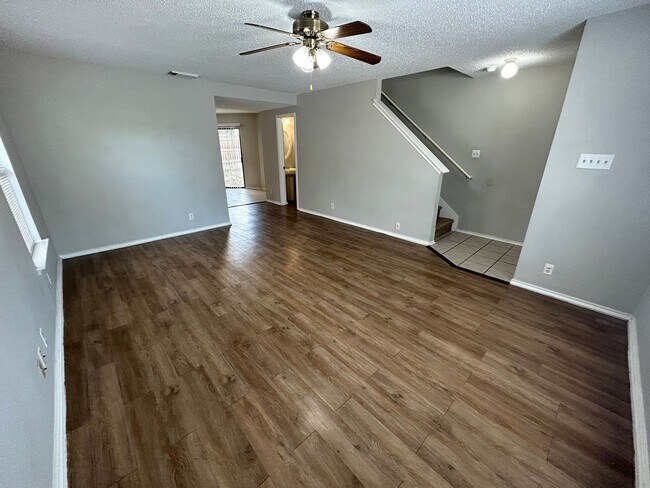 Foto del edificio - Application Received **MOVE-IN SPECIAL** A...