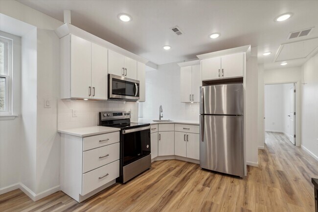 Building Photo - 436 E Walnut Ln