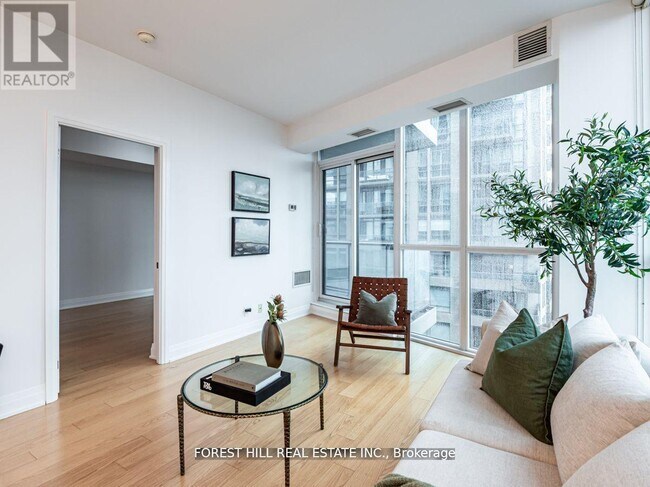 Photo du bâtiment - 530 St Clair Ave W