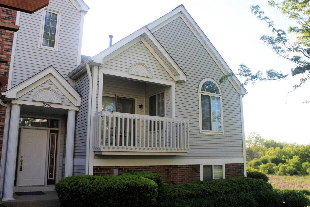 2290 Dawson Ln, Algonquin, IL 60102 Townhome Rentals in Algonquin IL
