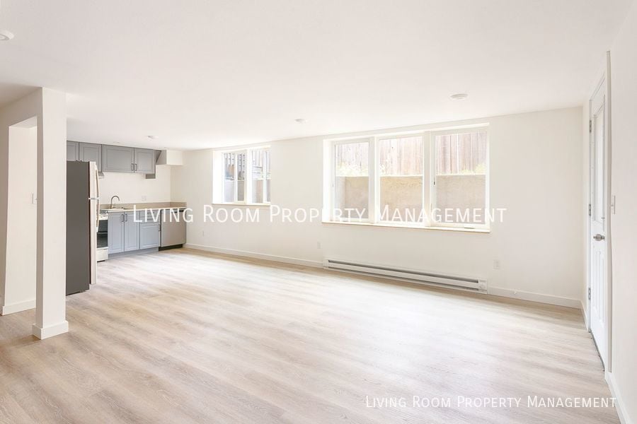 Photo - 4208 SE Stark St-B