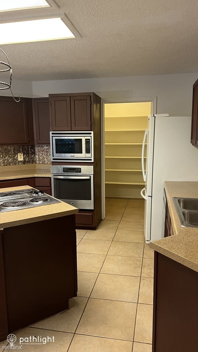 Building Photo - 4 br, 2.5 bath House - 16738 Stoney Glade ...