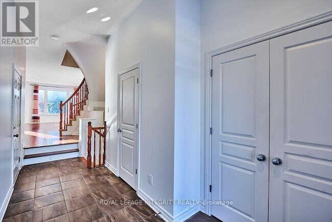 Photo du bâtiment - 870 Fletcher Cir