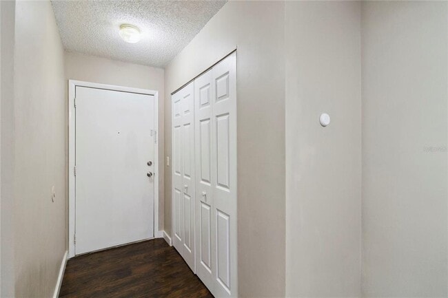 Building Photo - 662 Kenwick Cir