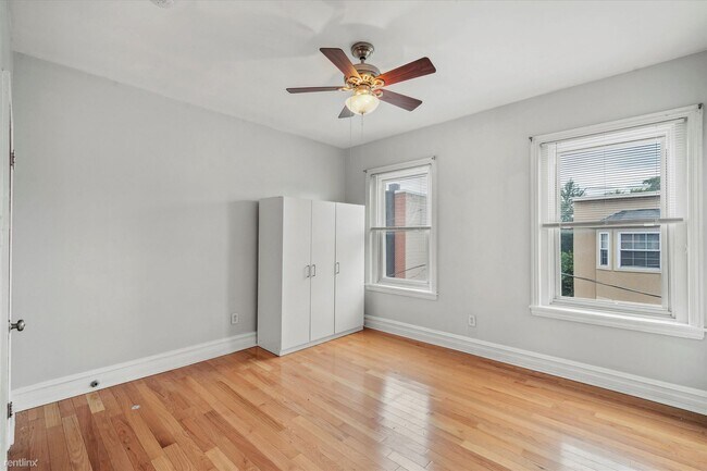 Building Photo - 6 br, 2 bath House - 1730 Monument St Unit 1