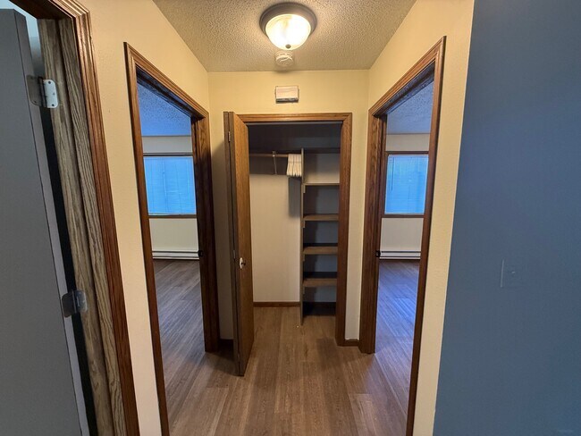 Building Photo - 1035 Green Bay St