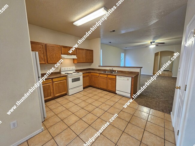 Building Photo - Available NOW! Nice 4 Bedroom 2.5 Bathroom...