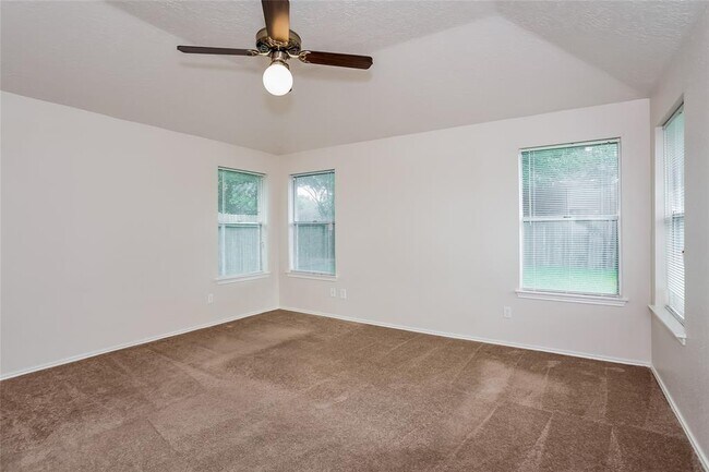 Foto del edificio - 1331 Three Forks Dr