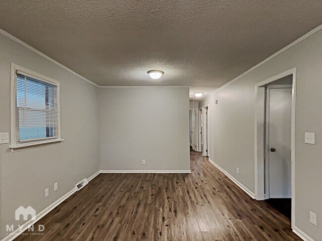 Building Photo - 311 E Morrow Ave