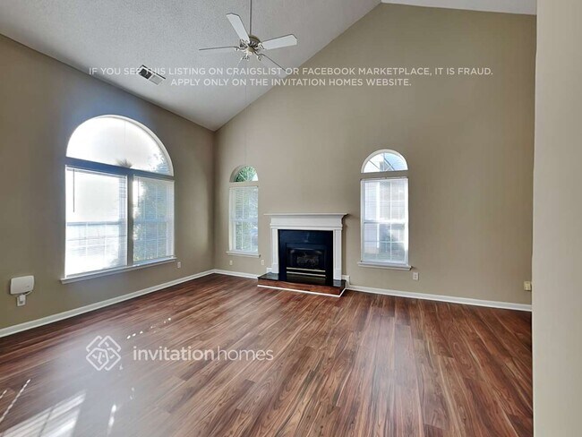 Foto del edificio - 10600 Northwoods Forest Dr