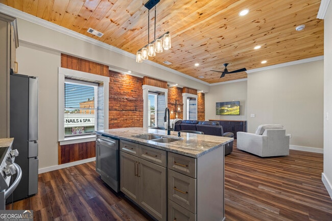 Building Photo - 958 Church St