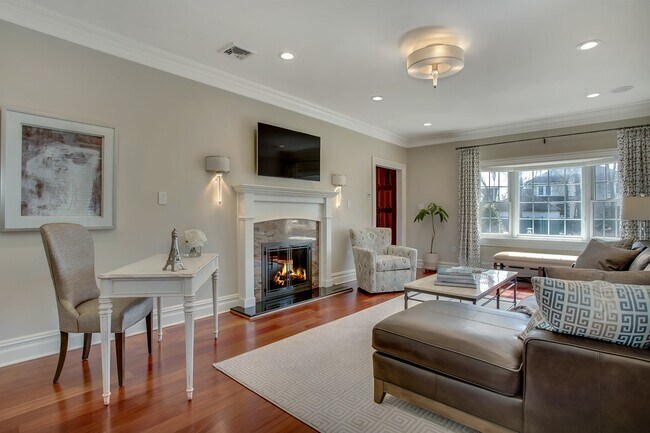 Building Photo - 183 Manhasset Ave