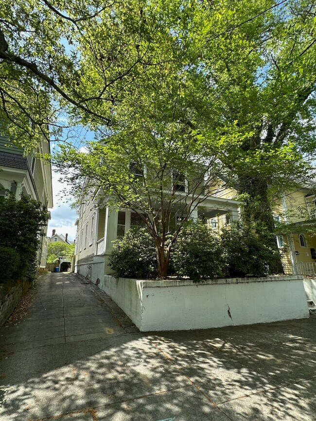 114 alley - 114 S 5th Ave