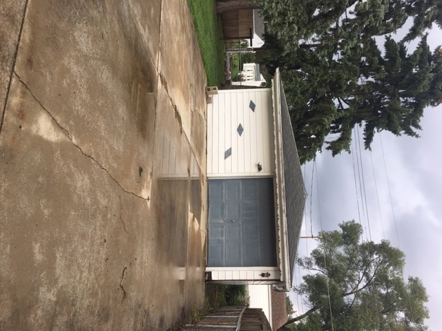 Garage - 1004 Bernard Ave