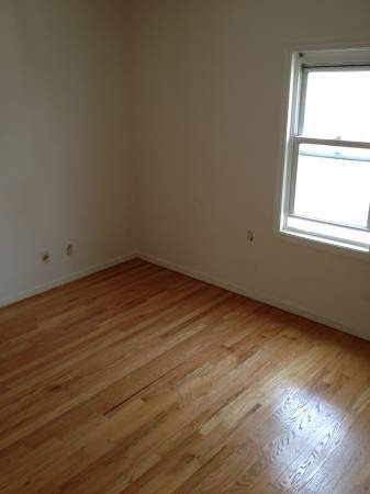 Foto del edificio - 1076 E 15th St