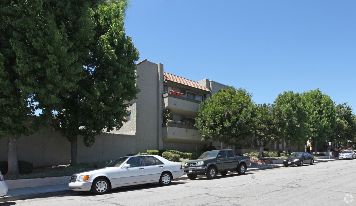 Building - 325 E Santa Anita Ave