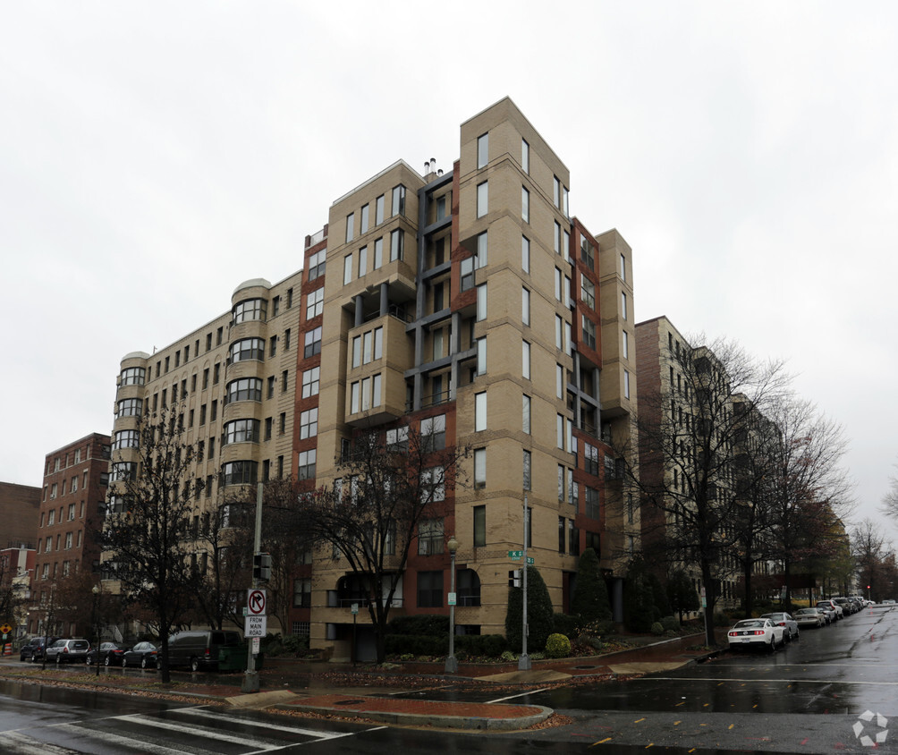 Building Photo - Barclay House