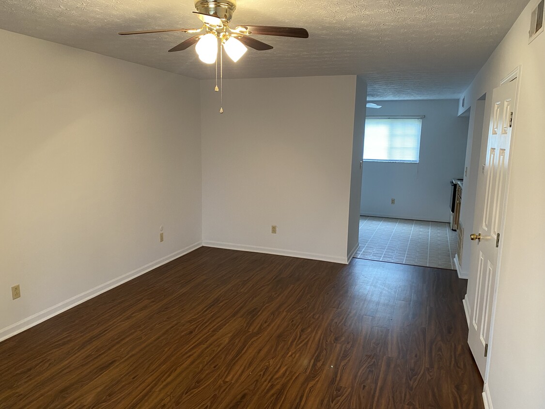 Living Room - 10502 County Rd 107