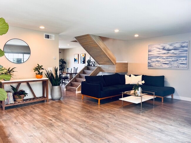 Building Photo - 6813 Briarwood Dr