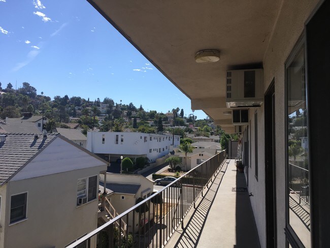 1 - 1121 E Palmer Ave