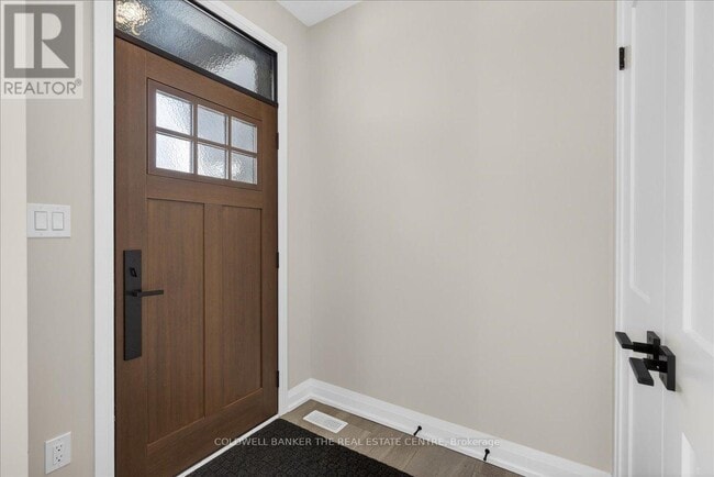 Building Photo - 361 Queen St