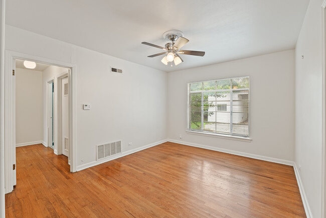 Building Photo - 417 W Gramercy Pl