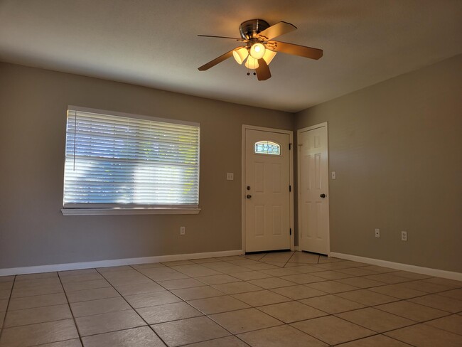 Foto del edificio - 709 Whippoorwill Ln