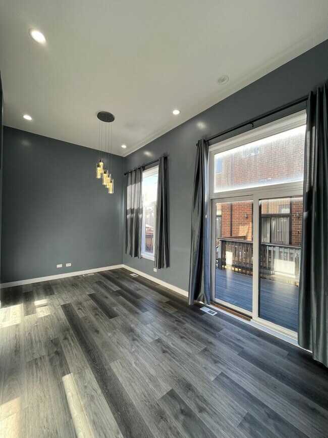 Foto del edificio - 3533 W 38th St