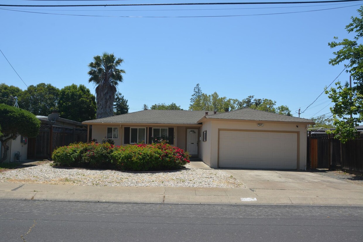 Primary Photo - Updated Concord 3 bed/2 bath located close...