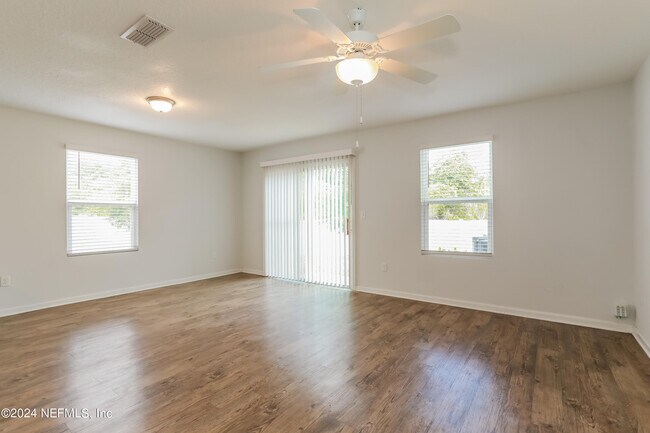 Foto del edificio - 516 Eiseman Wy