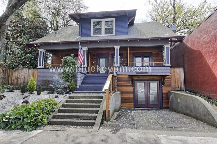 Primary Photo - 2422 NE Glisan St