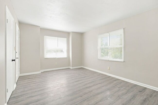 Building Photo - 108 Columbian Ave