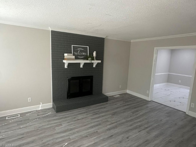 Building Photo - 1165 Lazyboy Ln