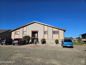 Building Photo - 980 N Old Chisholm Trail