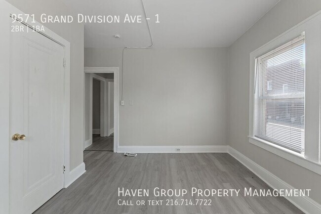 Foto del edificio - 9571 Grand Division Ave