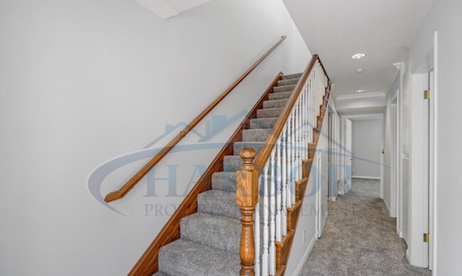 Building Photo - 467 W 38th St