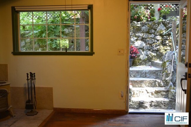 Building Photo - 203 N Sequoia Rd