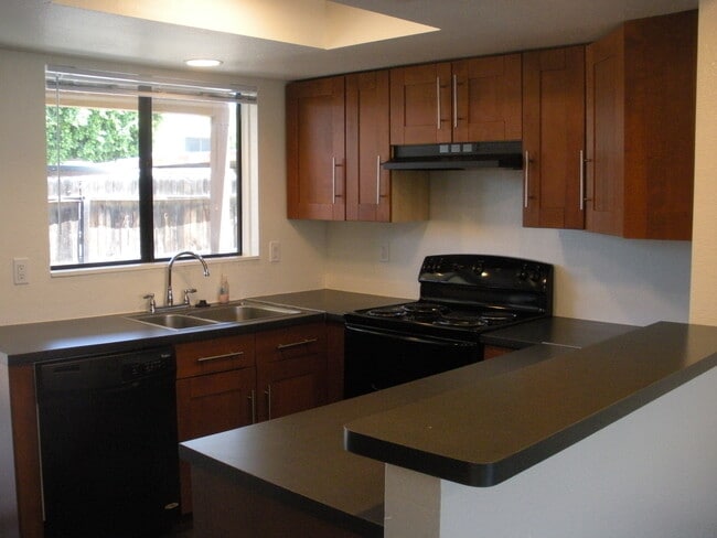 Building Photo - 6611 W Jamaica Dr