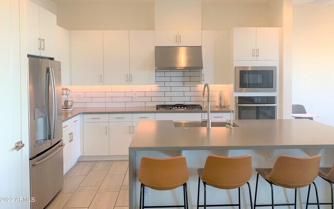Foto del edificio - 6890 E Orion Dr
