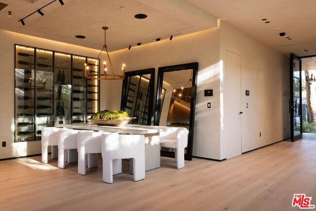 Foto del edificio - 13229 Hesby St