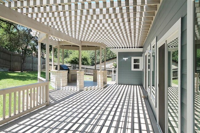 Building Photo - 1402 Shannon Oaks Trail